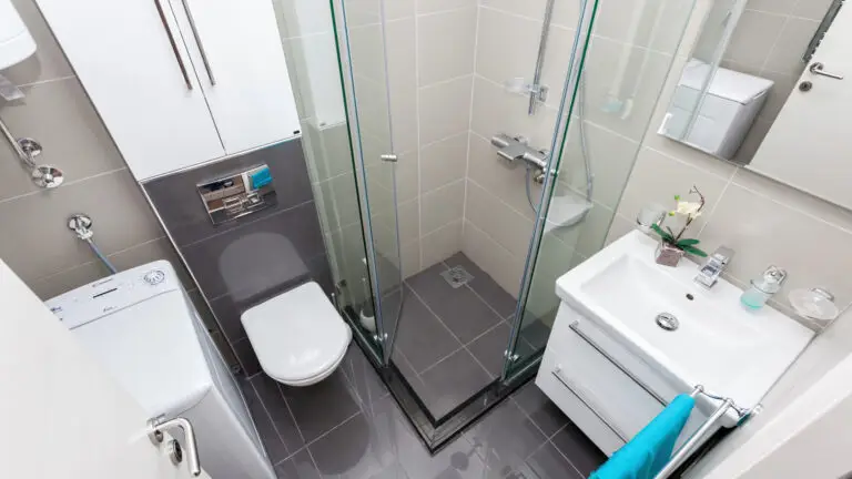 aranżacja małej łazienki w mieszkaniu