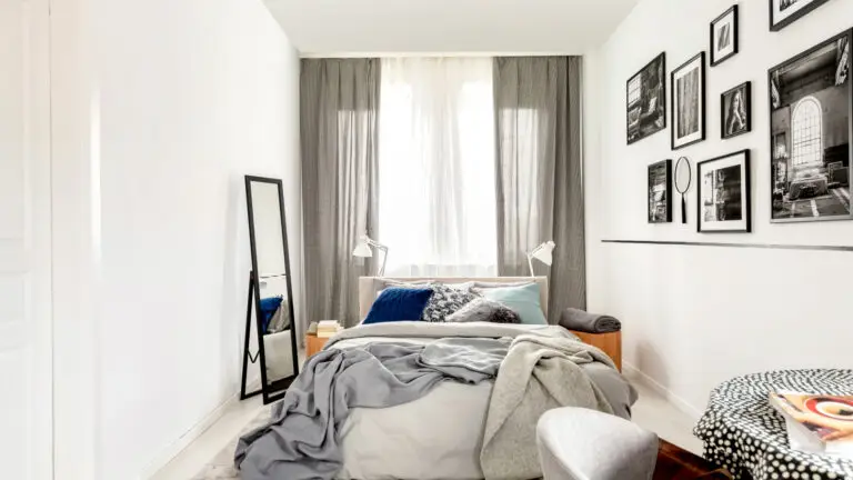 mała sypialnia w bloku