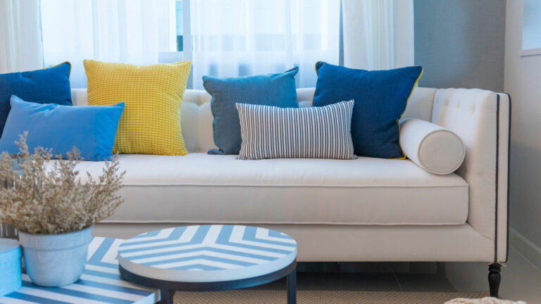 Jak dobrać poduszki dekoracyjne do Twojego salonu