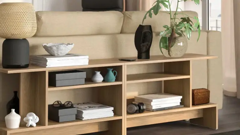 Narożnik na środku salonu